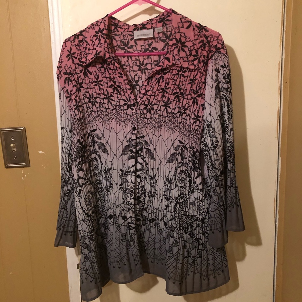 Women’s Long Sleeve Blouse. Floral Designs 18/20
